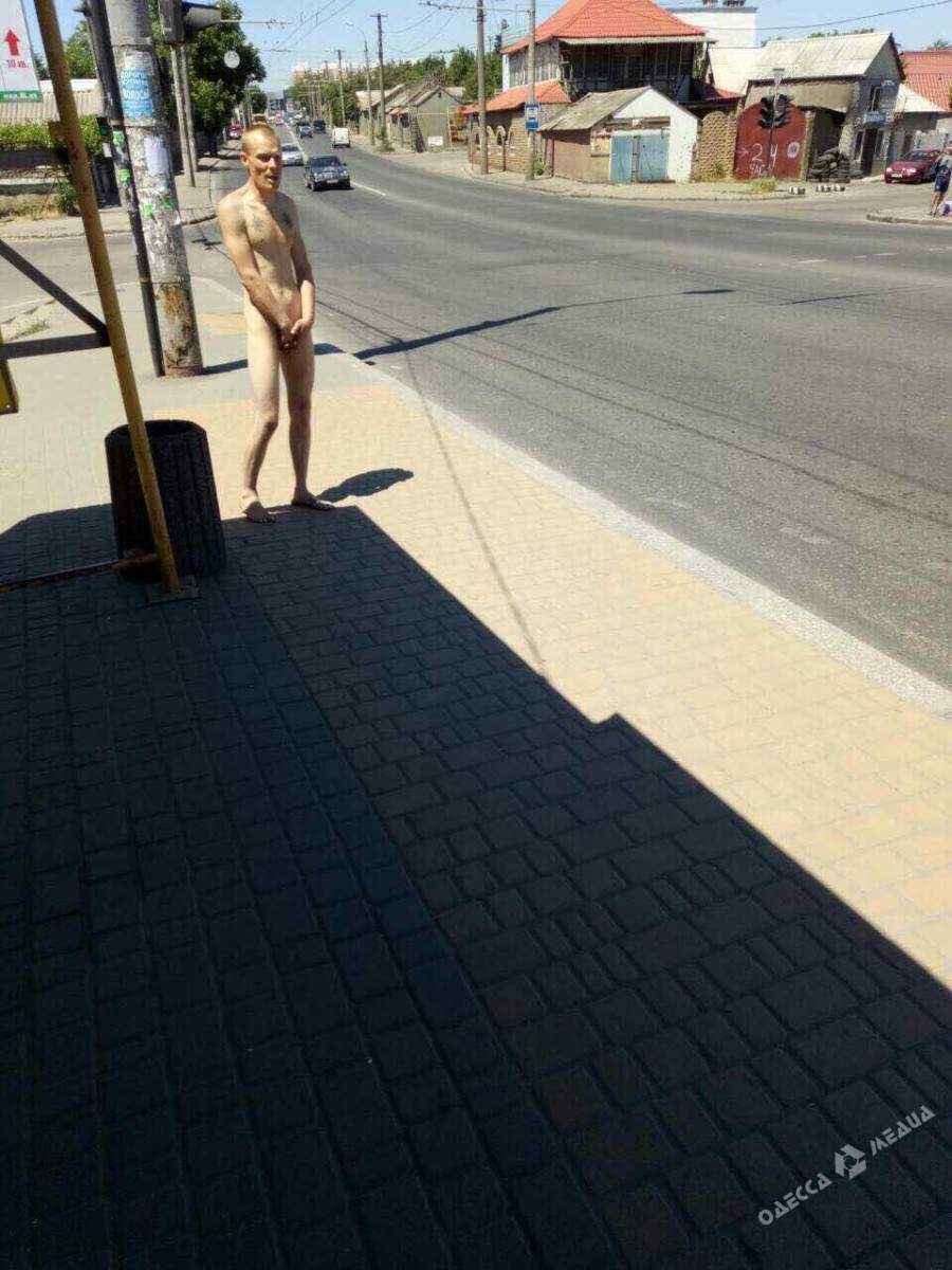 Одессит без одежды прошелся улицами города (Фото)