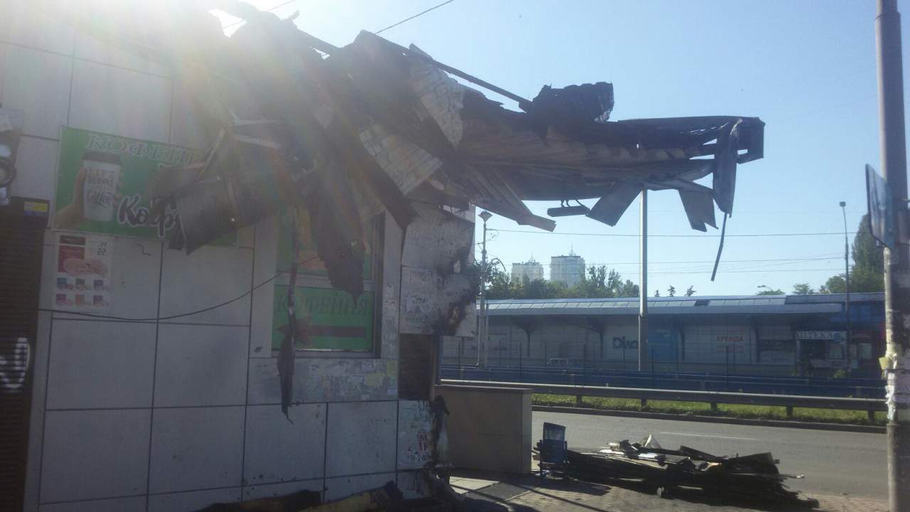 В Киеве подожгли вход в метро (фото)