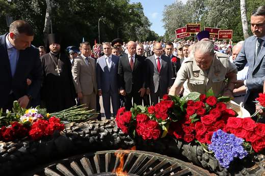 Одесситы почтили память жертв Великой Отечественной войны в Украине (Фото)