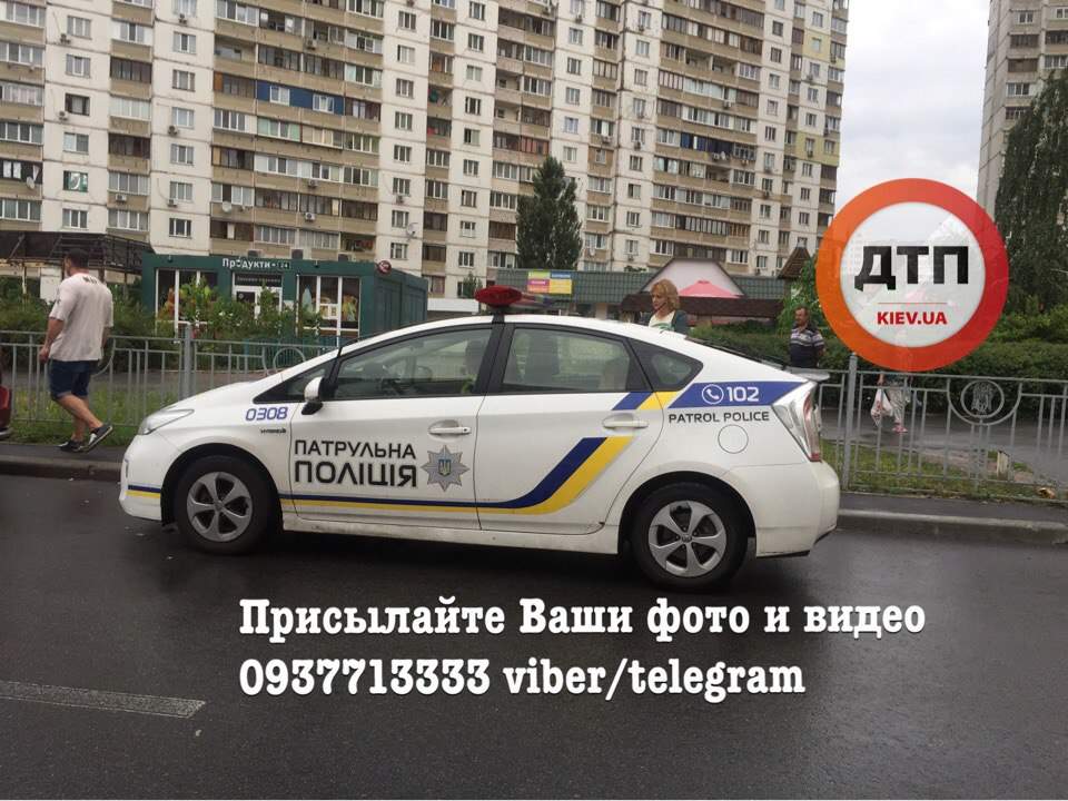 В Киеве под колёса автомобиля попала 15-летняя нарушительница (фото)