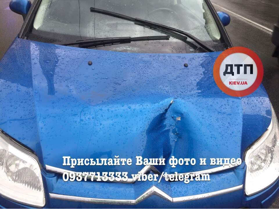 В Киеве под колёса автомобиля попала 15-летняя нарушительница (фото)