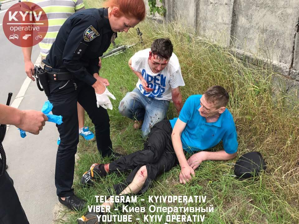 В Киеве мужчины в состоянии наркотического опьянения протаранили BMW (фото)
