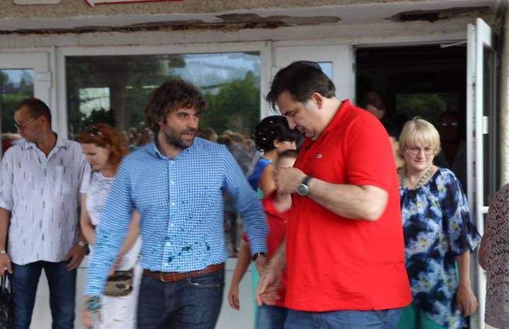 На Винничине неизвестный напал с зелёнкой на Саакашвили (фото)