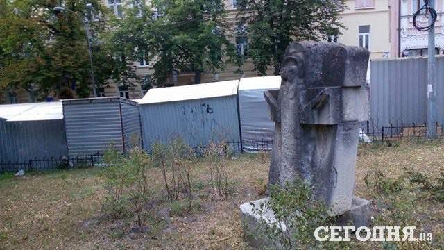 В Киеве памятник Андрею Первозванному 