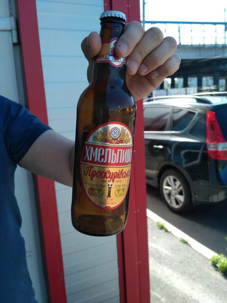 В Киеве мужчина обнаружил в своей бутылке пива шприц (фото)