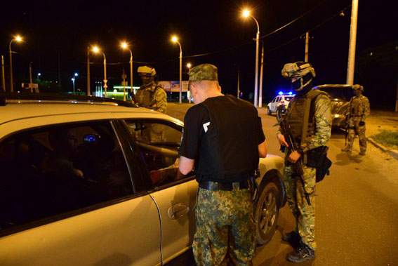 В Мариуполе полиция усилила патрулирование (Фото)