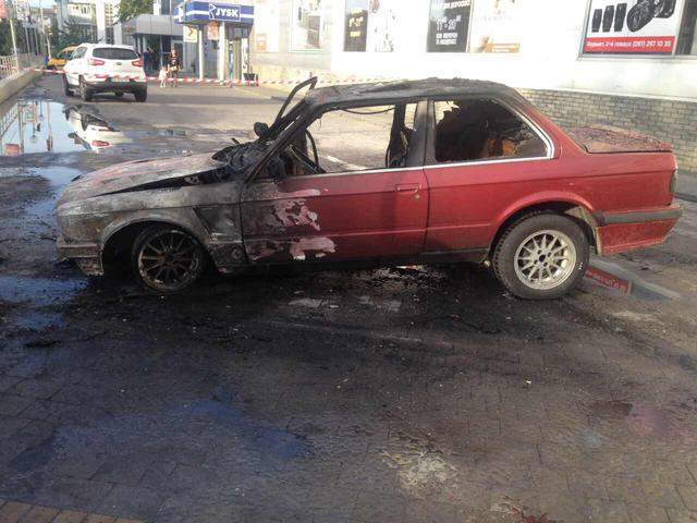 В Хмельницком сгорели несколько автомобилей (фото)