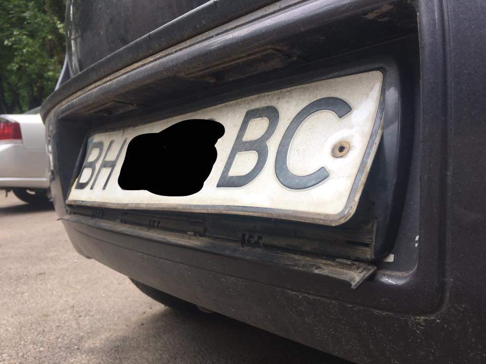 Экс-лидер одесского «Правого Сектора» лишился номерных знаков на автомобиле (фото)