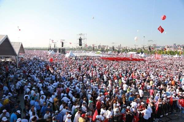 В Стамбуле начались антиправительственные митинги (фото)