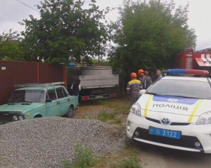 В Киеве в результате возгорания электрокабеля погиб водитель автокрана (фото)