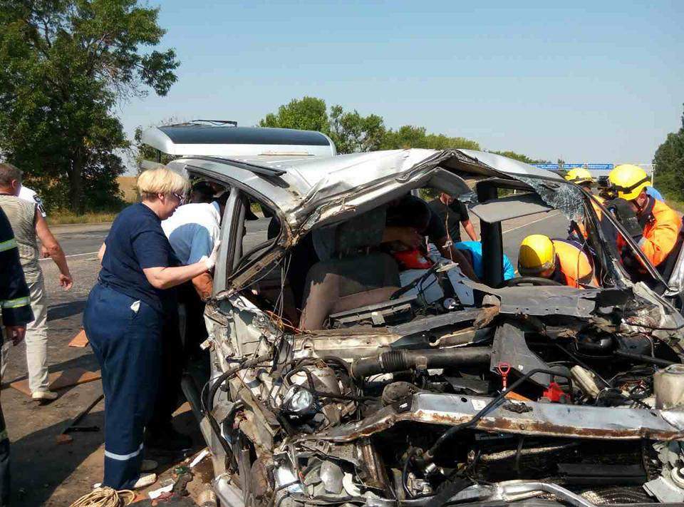 В страшном ДТП под Николаевом погибли ребенок и двое взрослых (Фото) 