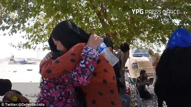 "Освобождение Ракки от ИГИЛ": Мужчины сбривали бороды, женщины сжигали хиджаб (фото)