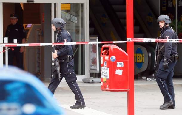 Резня в супермаркете Гамбурга: 1 погибший, 4 раненых (Фото)