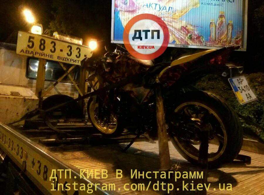 ДТП в Киеве: Байкер попал в больницу (Фото)