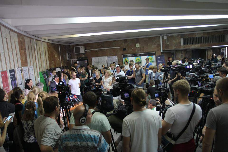 Фотоитоги 2 августа: День десантника, жара, QR-код вместо жетона в метро Киева (фото)