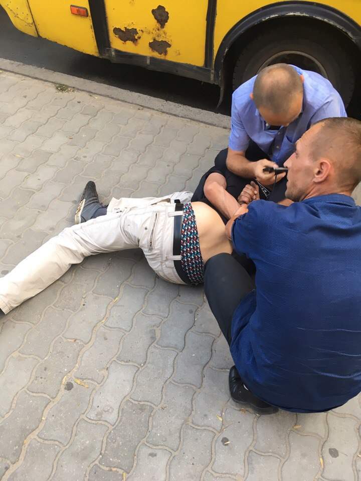 Во Львове пьяный мужчина угрожал оружием водителю маршрутки