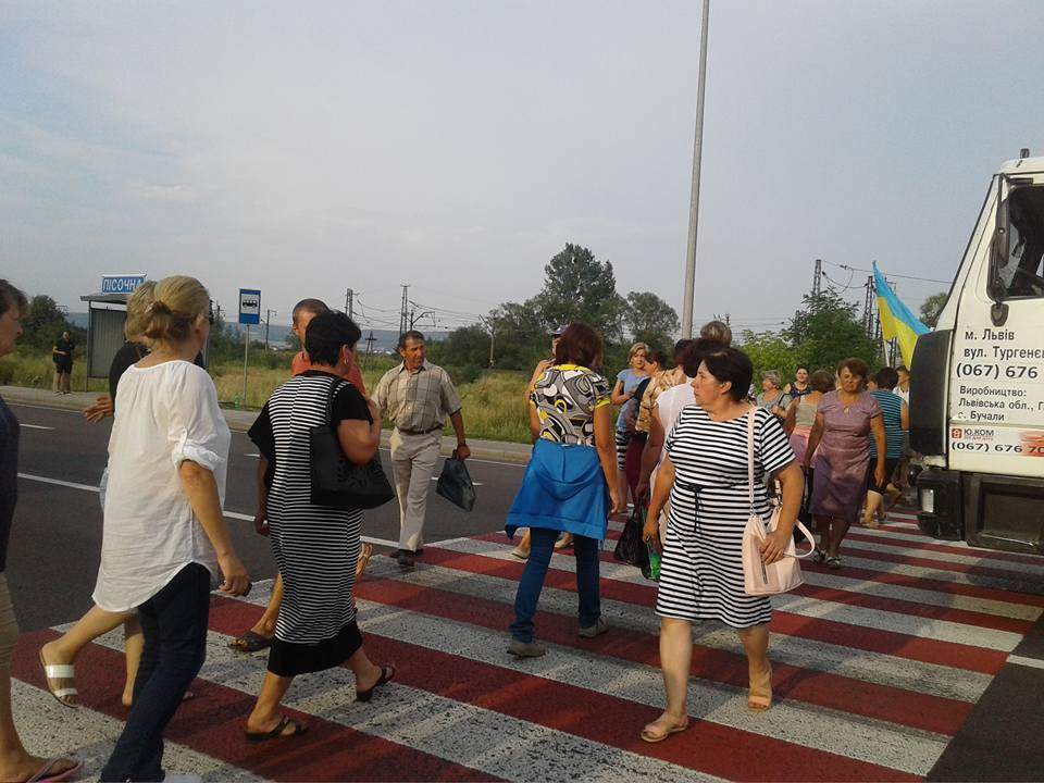Стала известна причина акции протеста во Львовской области (фото)