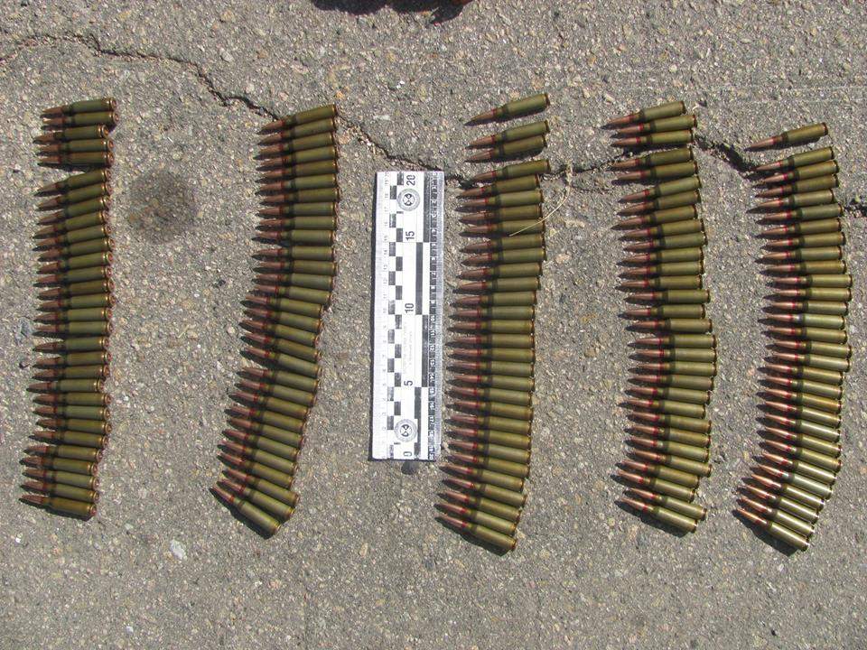 Опасная находка: В Лисичанске был найден пакет со взрывчаткой и кучей боеприпасов (Фото)