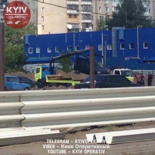 В Киеве продолжается конфликт местных жителей со строителями (фото)