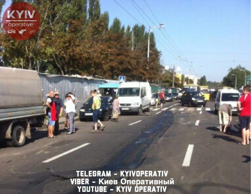 В Киеве произошла ещё одна авария с пострадавшими (фото)
