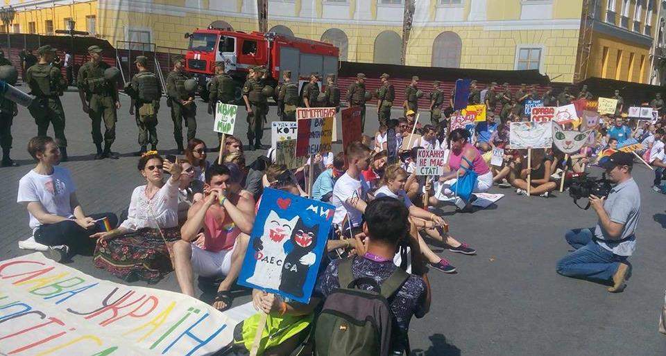 ЛГБТ-активисты протестуют в Одессе (видео)