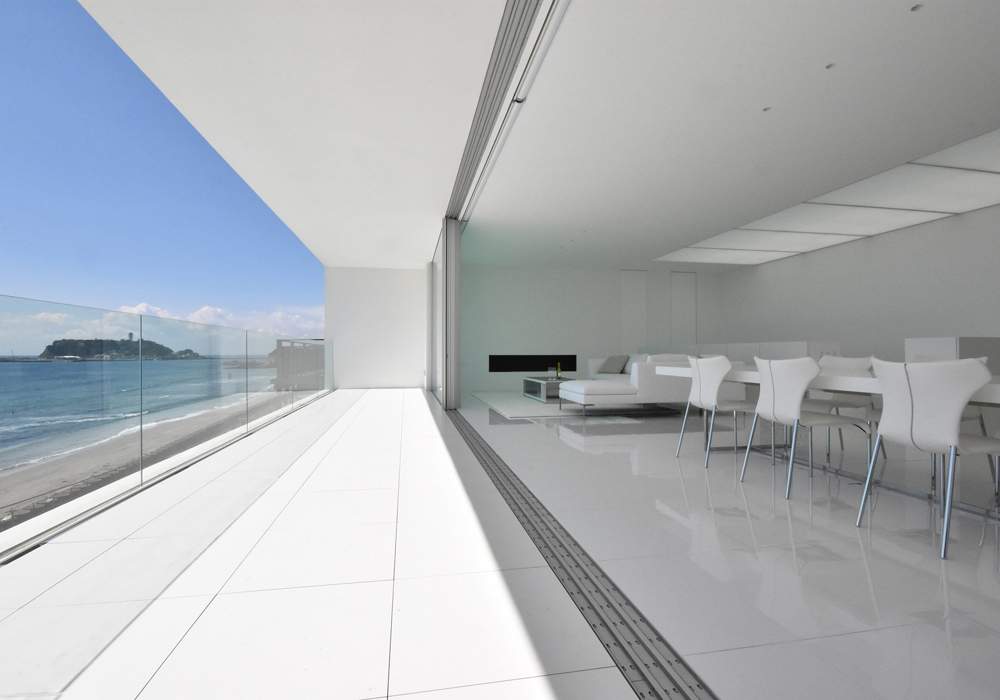 Японские архитекторы построили дом с идеальным белым фасадом (фото)