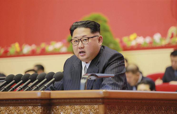 Ким Чен Ын обсудил с военными запланированный запуск ракет в сторону острова Гуам