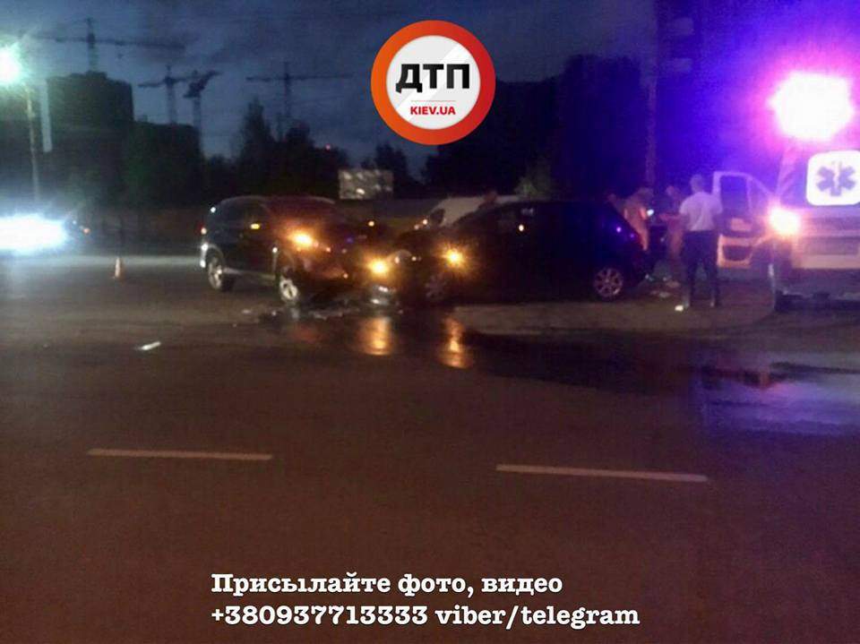 В столице на аварийном перекрестке произошло ДТП с пострадавшими (Фото)