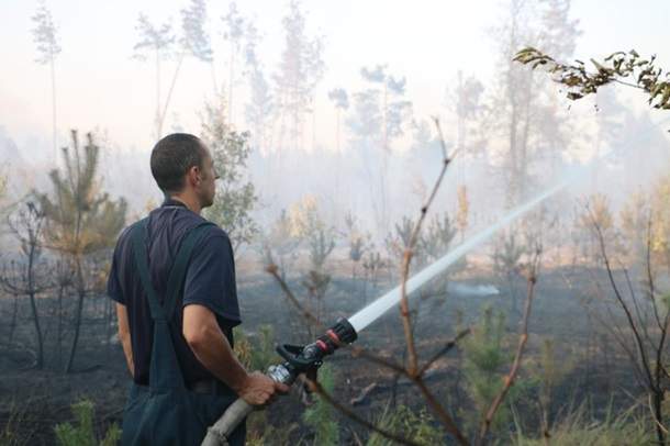 Масштабный пожар в Киеве: Горело четыре гектара сухого настила (Видео)