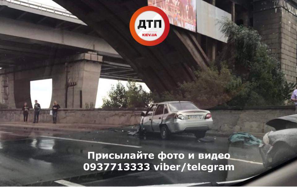 Мощное столкновение нескольких авто в Киеве: Есть погибшие (Фото)