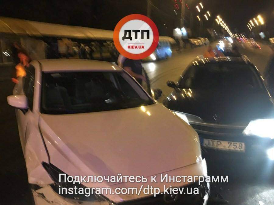 В Киеве виновник ДТП устроил драку (фото)