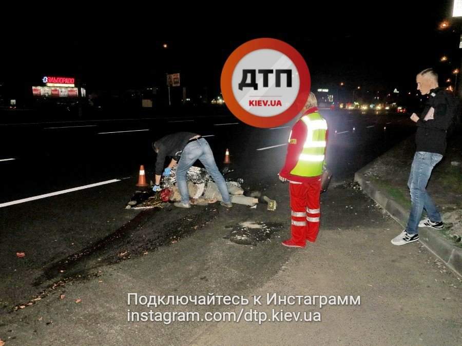 В сети опубликовали жуткие кадры ночного ДТП в Киеве (Фото)