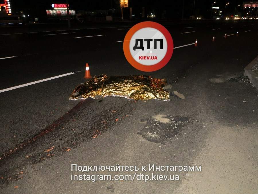 В сети опубликовали жуткие кадры ночного ДТП в Киеве (Фото)