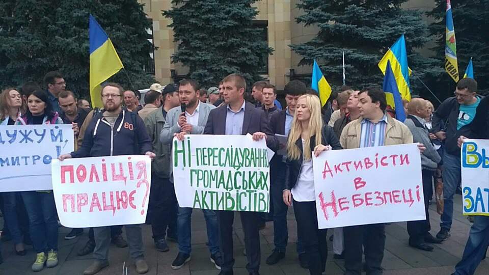 В Харькове проходит акция в поддержку избитого депутата (Фото)