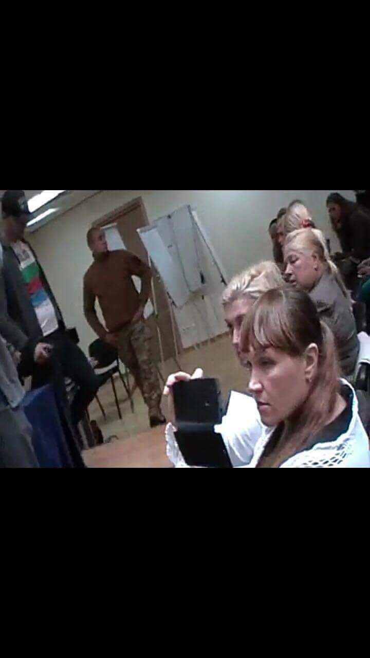 В Киеве жёны АТОшников разнесли «в пух и прах» собрание фейковых матерей АТО (видео)