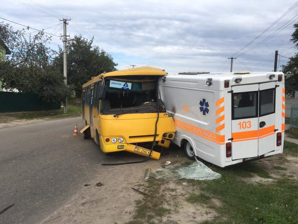 На Львовщине в ДТП попала машина скорой помощи (Фото)
