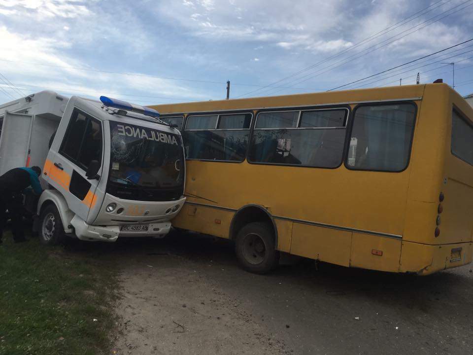 На Львовщине в ДТП попала машина скорой помощи (Фото) 