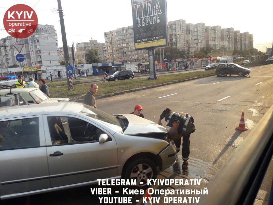 В Киеве произошло тройное ДТП (Фото)