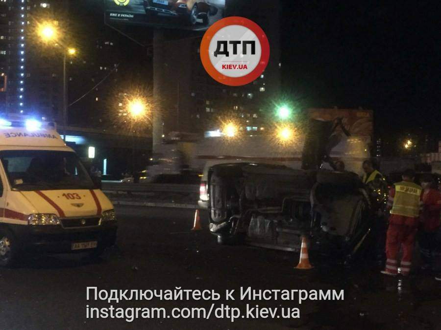 Из-за серьезного ДТП в Киеве образовалась пробка (Фото) 