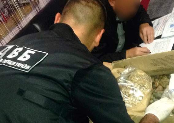 На Ровенщине экс-милиционер наладил производство наркотиков и стал миллионером (фото)