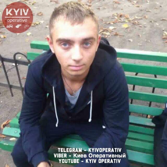 В Киеве трое  парней напали с ножом на девушку, но жертва дала отпор (фото)