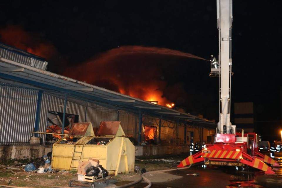 В Киеве произошел масштабный пожар (Фото) 