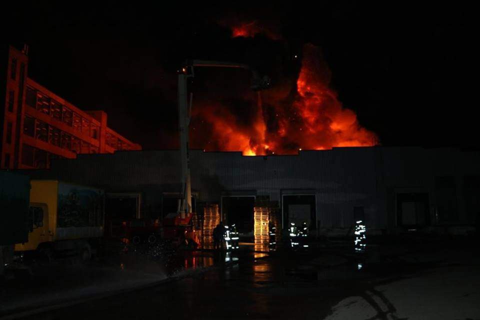 В Киеве произошел масштабный пожар (Фото) 