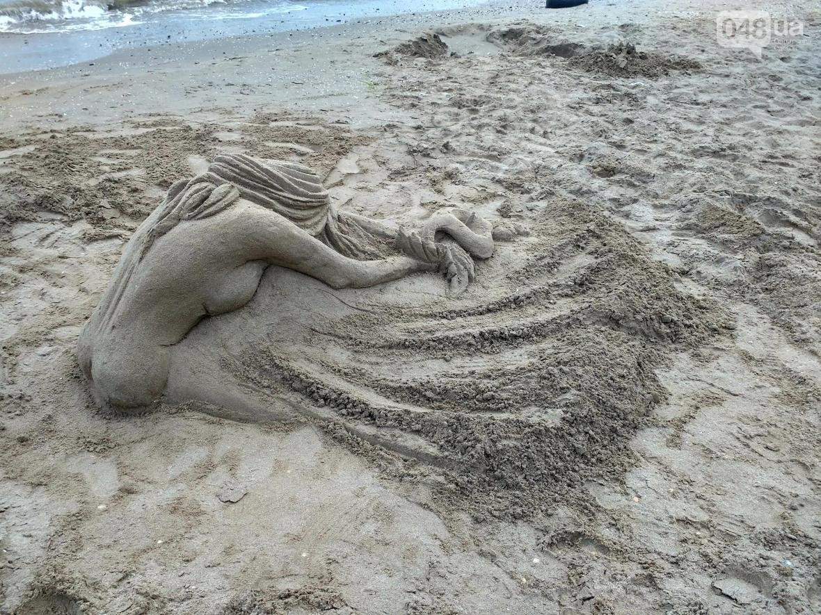 Одесситка украшает пляжи города невероятными скульптурами (Фото) 
