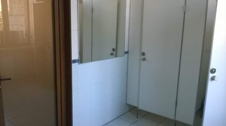 ««Их, чиновников, не понять»: в Киевсовете установили необычный туалет (фото)