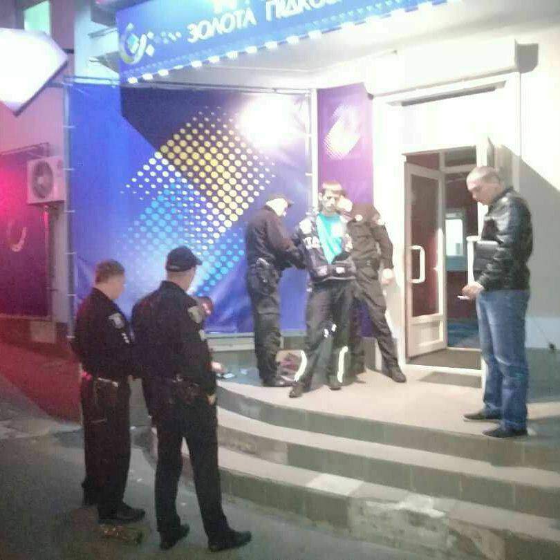 В Киеве закрытие незаконного игорного заведения обернулось задержанием наркомана (фото)