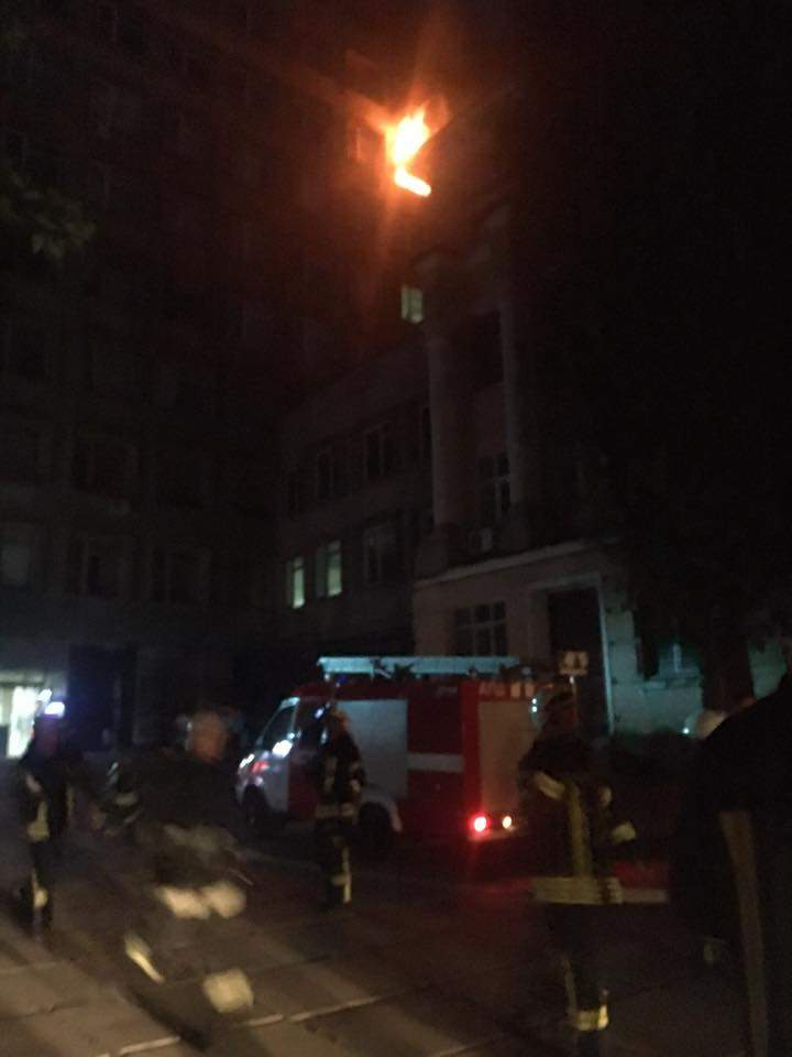 В Киеве в университете пищевых технологий произошёл масштабный пожар (фото)