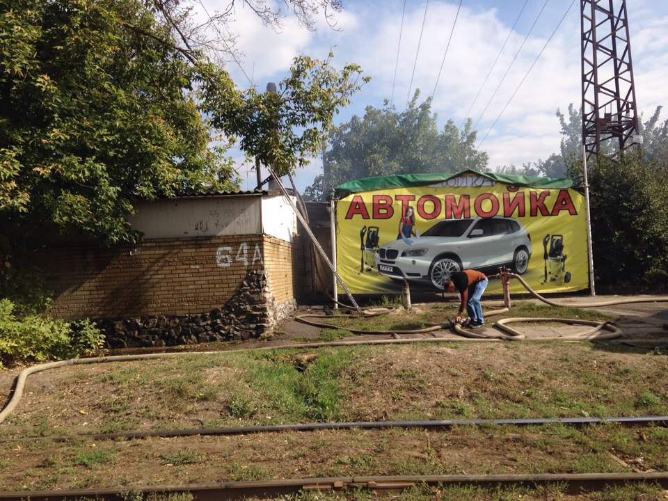 В Харькове сгорела автомойка (Фото) 