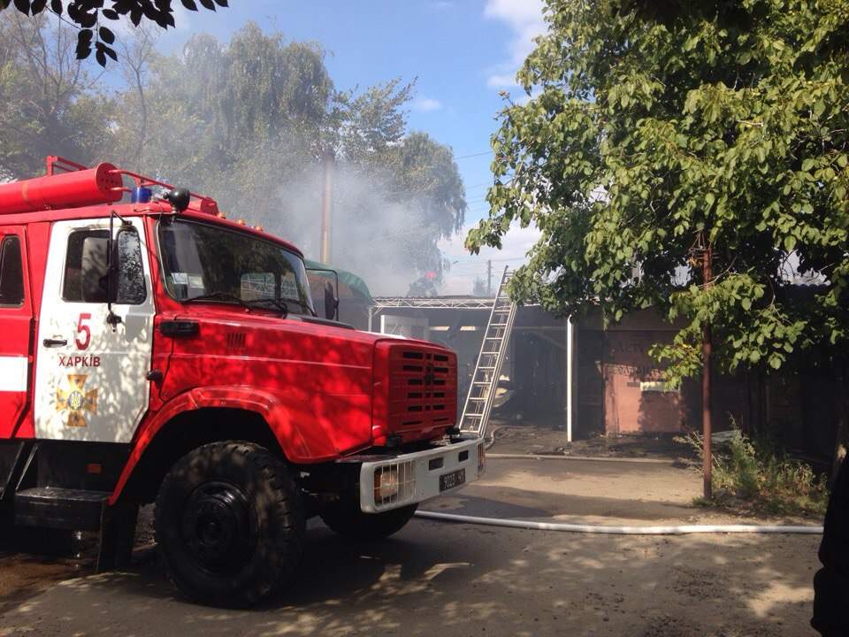 В Харькове сгорела автомойка (Фото)