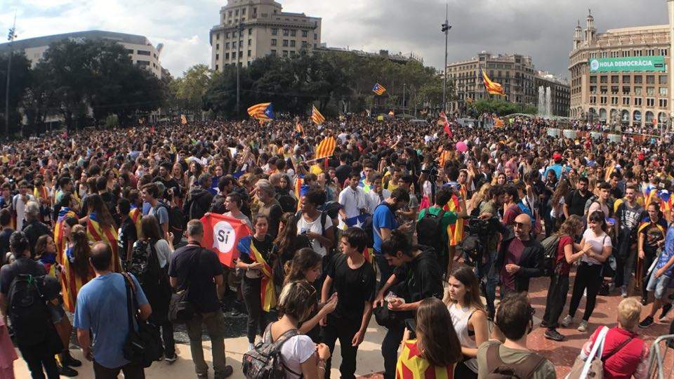 В Каталонии проходил митинг против насильственного разгона сторонников референдума (фото)